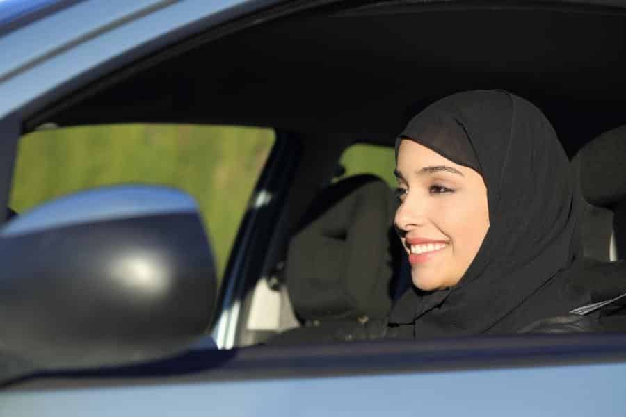 مشروع تعليم القيادة للمرأة السعودية (افضل تجارة مربحة في السعودية للنساء)
